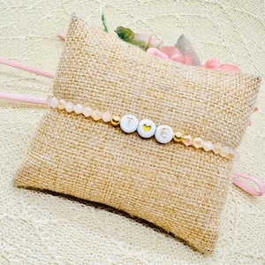 Pulsera de perlas personalizada bicolor beige con corazón - pulsera con letras