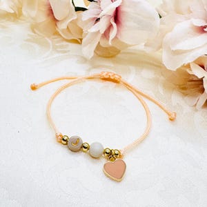 Pulsera de macramé personalizada con piedra preciosa y colgante de corazón - Pulsera de la amistad con letras