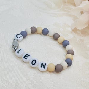 Pulsera de perlas personalizada para niños de colores con corazón y carita sonriente - pulsera azul gris - regalo para niños