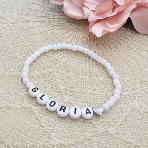 Pulsera personalizada de perlas blancas con corazón de plata - pulsera elástica con nombre