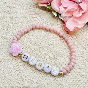 Pulsera de perlas personalizada rosa con flor - nombre de la pulsera - regalo para novia