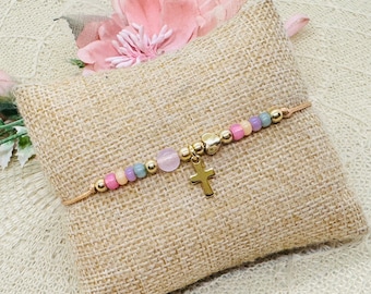 Filigranes Perlen Armband mit Herz,  Kreuz Anhänger und Rosenquarz Perle - buntes Makramee Armband