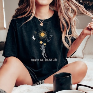 Inspirierendes Tshirt Mond / Weltall Tshirt - Motivations Shirt - Celestial Stars Shirt - Universe shirt