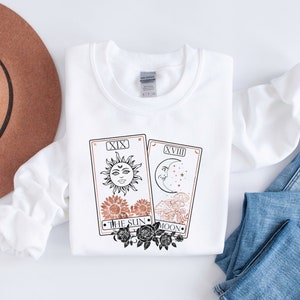 Sun & Moon Tarot Card Pullover - Halloween Sweater - Boho Kleidung - Witchy Clothing - Celestial Sweatshirt - Cottagecore-Style