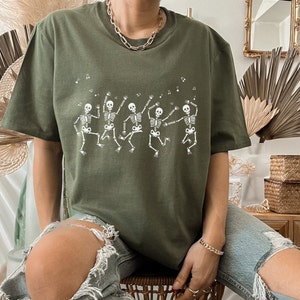 Halloween Tshirt Skeleton - Skeleton Dancing - Boho Clothing - Skeleton Shirt - Tshirt Autumn Motif - Cottagecore-Style - Autumn Shirt