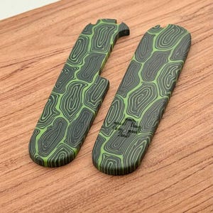 Victorinox personalizado de 91 mm con patrón de damasco verde G10