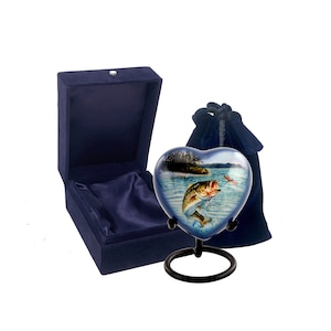 Bass Fisch-Herz-Urne - Angeln Herz Andenken Urne für Asche - Bass Mini-Gedenk-Sharing Herz-Urne mit Ausstellungsständer, Samt Etui & Tasche