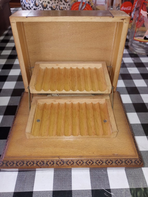 Vintage wooden cigarette box Gem