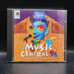 Könnte beinhalten: Eine Microsoft Music Central 96 CD-ROM in einer transparenten Jewel-Case. Das Cover zeigt eine stilisierte Illustration einer Person, die Gitarre spielt und in ein Mikrofon singt, mit dem Text "MUSIC CENTRAL 96". Das Microsoft Home Logo ist ebenfalls sichtbar.