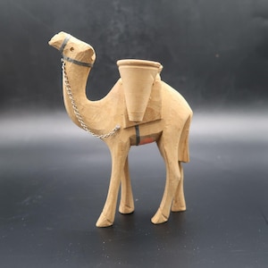 Chameau en bois sculpté à la main, crèche de 15 cm (6 po.) vintage