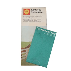 Może przedstawiać: Zabytkowa mapa Shell Kentucky i Tennessee z Louisville, Memphis i Great Smoky Mountains. Mniejsza zielona mapa Cumberland Gap National Historical Park jest z przodu.