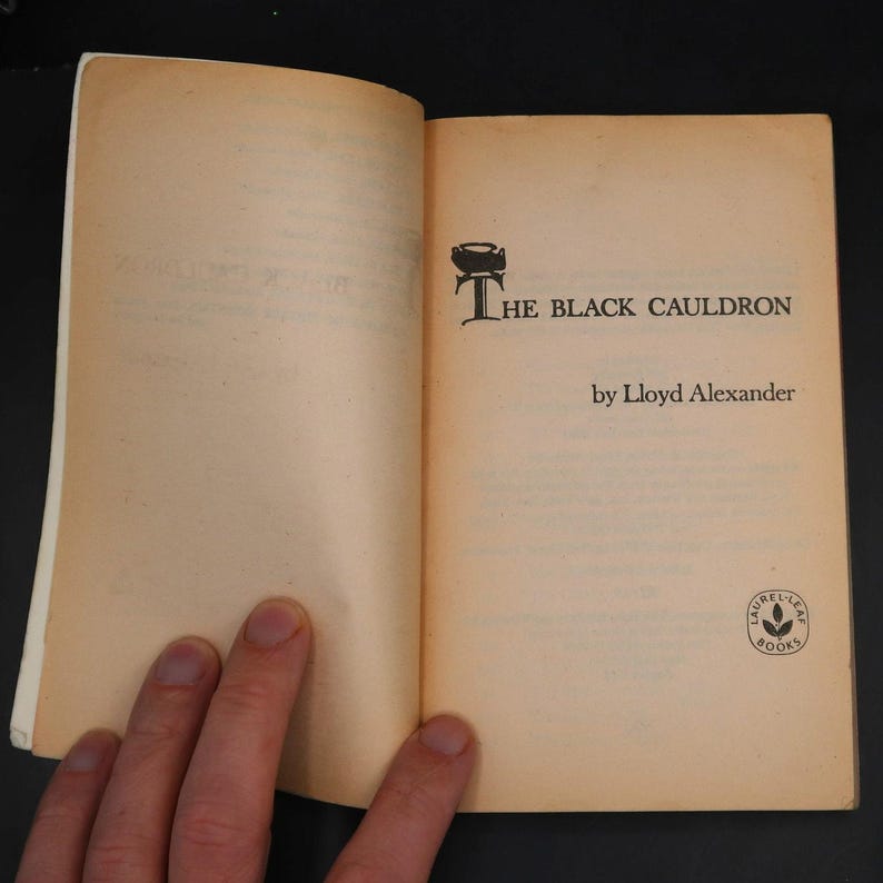 Black Cauldron di Lloyd Alexander, edizione legata al film Walt Disney del 1985, brossura vintage immagine 4