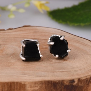 Orecchini a bottone in ossidiana nera - Orecchini in argento sterling 925 - Orecchini in ossidiana nera grezza - Orecchini con pietre preziose minimaliste - Regalo per ragazze.