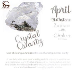 Puede incluir: Un cristal de cuarzo claro, tambi&eacute;n conocido como cristal de roca, es la piedra de nacimiento de abril. Se asocia con el chakra corona y el signo del zod&iacute;aco Leo. El texto en la imagen dice "Piedra de nacimiento de abril Zodiaque: Leo. Chakra: Corona Cuarzo de cristal Uno de los beneficios del cuarzo claro es mejorar la claridad mental Puede ayudar con la estabilidad emocional, y es popular en la meditaci&oacute;n y el trabajo restaurativo. Tambi&eacute;n se usa a menudo para la manifestaci&oacute;n y puede ayudar a crear m&aacute;s enfoque y claridad en torno a un deseo. Es una piedra protectora y se puede usar para amplificar las habilidades ps&iacute;quicas"