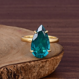 Doublet Colombian Emerald Ring - Pear Shape Gemstone Ring - Cocktail Ring - Statement Quartz Ring - Elegant Teardrop Ring - Gift For Her.