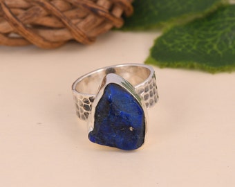 Elegant Blue Lapis Lazuli Ring , 925 Sterling Silver Wedding Band Ring , Hammered Oxidized Ring , Rough Gemstone Jewelry , Gift For Wife.