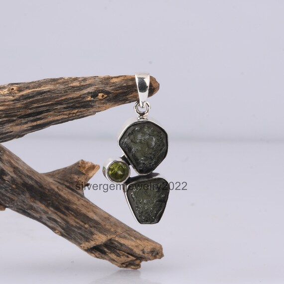 ハンドメイド925シルバーペリドット＆モルダバイトペンダント