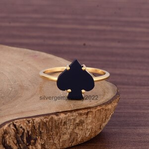 Sierlijke ring van zwarte onyx - 925 sterlingzilveren ring - schoppenaas zilveren ring - speelkaartsieraden - uniek sieradencadeau voor hem en haar.