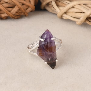Natürlicher Super Seven Rohsteinring / Ungeschliffener Edelstein Ring / Stapelbarer Spaltbandring / Handgemachter Ring aus Massivsilber 925 / Geschenk für Frauen.