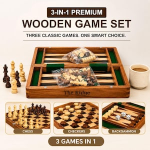 Può includere: Un set di giochi in legno 3-in-1 premium con una tavola con accenti in feltro verde e la scritta The Ridge. Include pezzi degli scacchi, pedine della dama e dadi da backgammon in sacchetti di plastica. Mostra configurazioni di gioco.