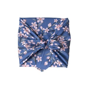 Furoshiki cloth, wiederverwendbares Geschenkpapier, Furoshiki mit Kirschblüten, Furoshiki Muttertag, Furoshiki Ostern, nachhaltige Geschenkverpackung, Furoshiki Tuch, Geschenkverpackung aus Stoff, gift wrapping, sustainable wrapping, Geschenktuch