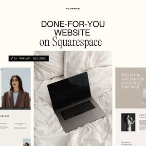 以下が含まれることがあります： 黒い画面のラップトップが白いベッドの上にあり、その上に「DONE-FOR-YOU WEBSITE on Squarespace」というテキストがあります。画像には、テキストと写真を含むウェブサイトのモックアップと、「MY STORY」と「WHAT I BELIEVE」という言葉が含まれています。