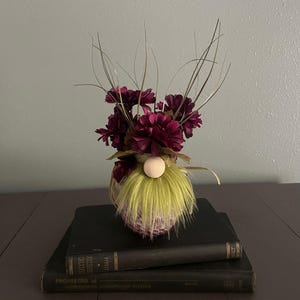 Mini Speckled Bud Vase Gnome with Faux Fuchsia Flower Hat and Green Beard, Whimsical Home Decor, Garden Party Gnome, Gnome Lover Gift