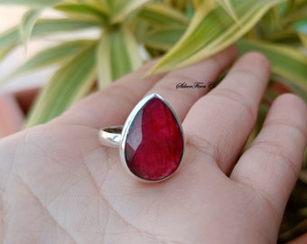 Handgemaakte ring met rode robijn: 925 sterlingzilveren bandring