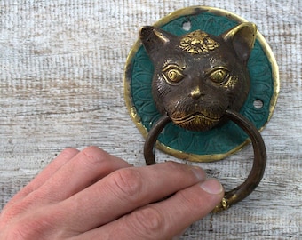 Aldaba de latón con forma de cabeza de tigre