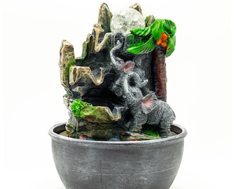 Fuente de agua de mesa con elefantes y palmeras de 25 cm
