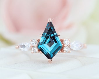 Kite Alexandrite Engagement Ring Personalized Women Jewelry Color Changing Gemstone Ring Diamond Cluster Promise Gift Ring June Birthstone