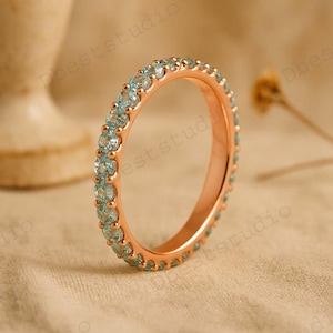 Anello dell'eternità completo in acquamarina, regalo per lei, anello con pietre portafortuna di marzo, anello abbinato con pietre preziose blu, saldi del Black Friday