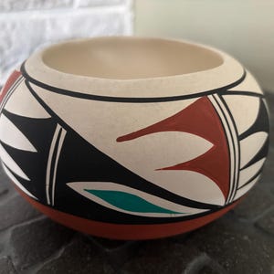 Signed Native American L. Toya Jemez Pueblo Pottery, Geometric Design