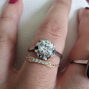 Resplendent platinum solitaire ring holding a 0.8ct diamond
