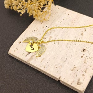 Colar com nome de asas de anjo personalizado • Colar com asas de anjo da guarda • Colar de coração • Presente de dia das mães • Presente para ela