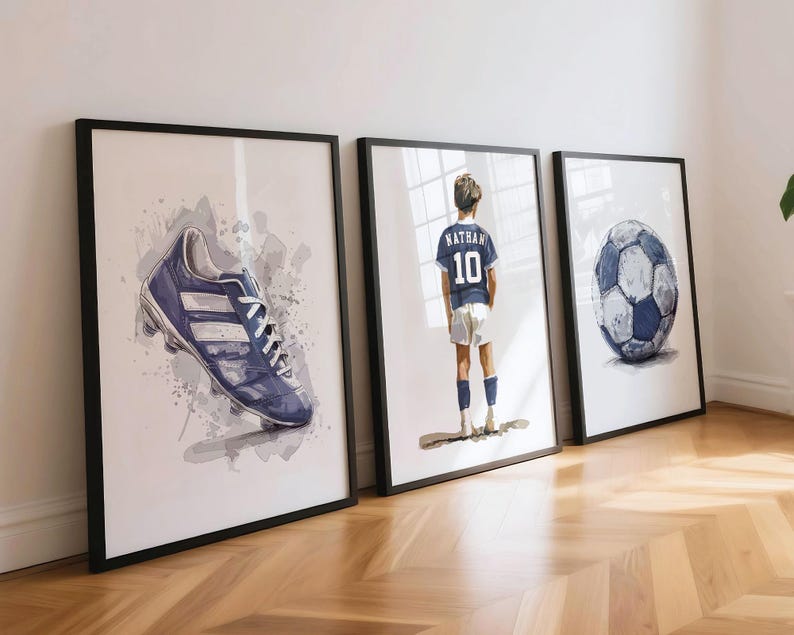 Personalisierter Fußballtrikot-Druck: Poster mit individuellem Namen und Nummer, Kinderzimmerdeko, Fußballgeschenk für Jungen, 3er-Set Sport-Wandbilder Navy