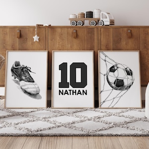 Arte de parede de futebol personalizada, conjunto de 3 estampas de futebol para quarto de meninos, estampa de camisa com nome personalizado, presente de futebol para decoração de quarto de meninos, futebol