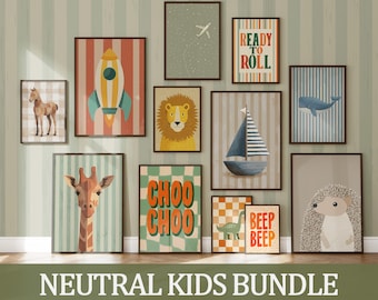 Puede incluir: Una colección de doce impresiones artísticas enmarcadas con temática infantil neutra. Las impresiones presentan varias ilustraciones, incluyendo un cohete, un león, una jirafa, un velero y una ballena. El texto "NEUTRAL KIDS BUNDLE" y "12 WALL ART PRINTS" se muestra en la parte inferior.