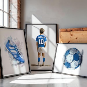 Personalisierter Fußballtrikot-Druck: Poster mit individuellem Namen und Nummer, Kinderzimmerdeko, Fußballgeschenk für Jungen, 3er-Set Sport-Wandbilder Blau