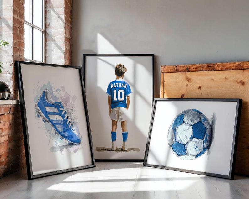 Personalisierter Fußballtrikot-Druck: Poster mit individuellem Namen und Nummer, Kinderzimmerdeko, Fußballgeschenk für Jungen, 3er-Set Sport-Wandbilder Blau