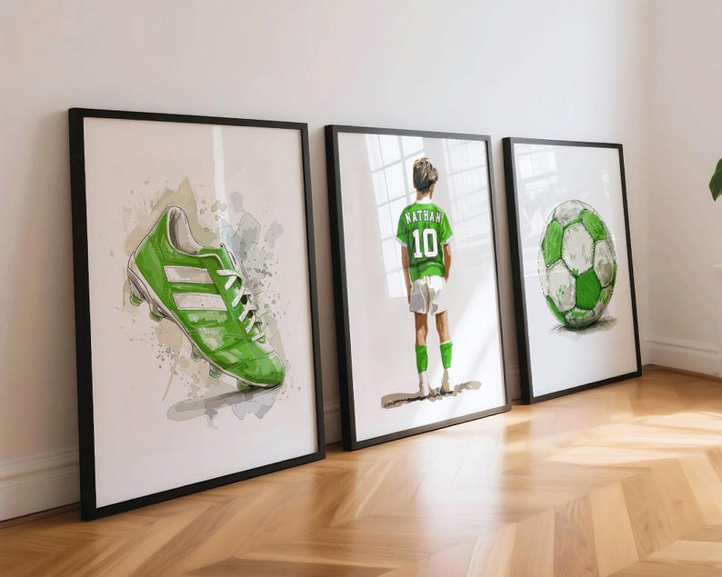 Personalisierter Fußballtrikot-Druck: Poster mit individuellem Namen und Nummer, Kinderzimmerdeko, Fußballgeschenk für Jungen, 3er-Set Sport-Wandbilder Grün
