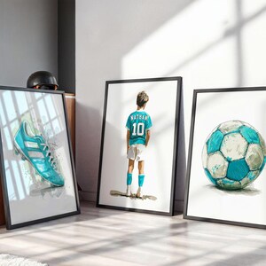 Personalisierter Fußballtrikot-Druck: Poster mit individuellem Namen und Nummer, Kinderzimmerdeko, Fußballgeschenk für Jungen, 3er-Set Sport-Wandbilder Cyan