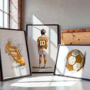 Personalisierter Fußballtrikot-Druck: Poster mit individuellem Namen und Nummer, Kinderzimmerdeko, Fußballgeschenk für Jungen, 3er-Set Sport-Wandbilder Orange