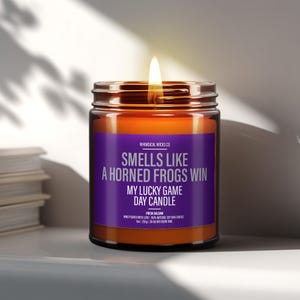 Smells Like A Horned Frogs Win Candle | Unique Gift Idea | NCAA Football Candle | Team Spirit Candle | Game Day Decor | Sport Themed Candle imagem 1