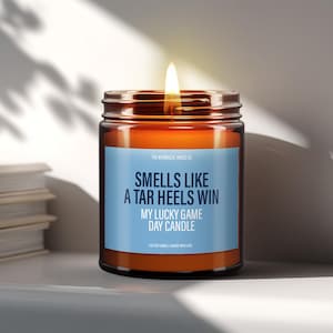 Smells Like A Tar Heels Win Candle, UNC Game, College Basketball Candle, Sports Gifts For Him, UNC Chapel Hill Candle, Game Day Decor afbeelding 1