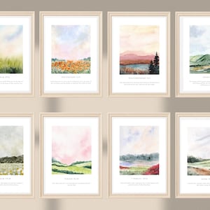 Könnte beinhalten: Satz von acht Aquarell-Landschaftsdrucken mit inspirierenden Bibelversen. Jeder Druck zeigt eine andere Szene, darunter Blumenfelder, Berge und einen See. Die Drucke sind in einem hellen Holzrahmen gerahmt.