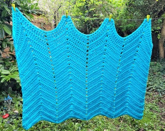 ZigZag pattern crocheted Throw/ Blanket