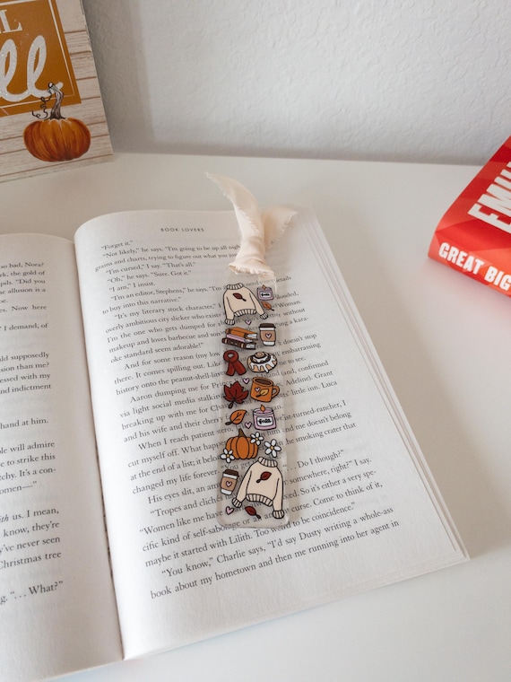 Cozy Fall Aesthetic Acrylic Bookmark – Clear Handmade Bookmark with Autumn Icons, Pumpkin, Leaves & Books – Cute Bookish Gift for Readers