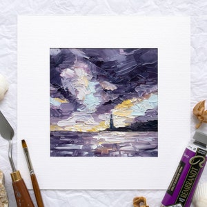 Dipinto ad olio astratto tramonto marino con faro, opera d'arte impasto strutturata cielo oceano, piccola immagine spatola, decorazione murale costiera