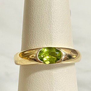 Vintage Peridot Ring, Peridot engagement ring, August birthstone ring, 14k Gold ring, 5×7mm Oval Gemstone Ring, Anniversary Gift For Her